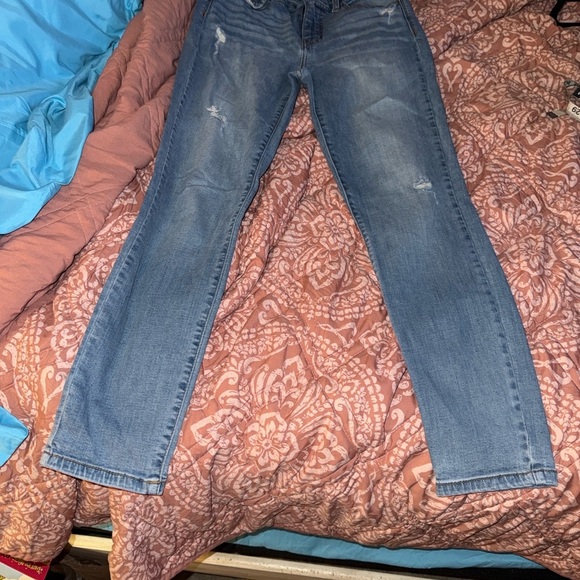 Trendy Ripped Denim Jeans - Picture 2 of 3